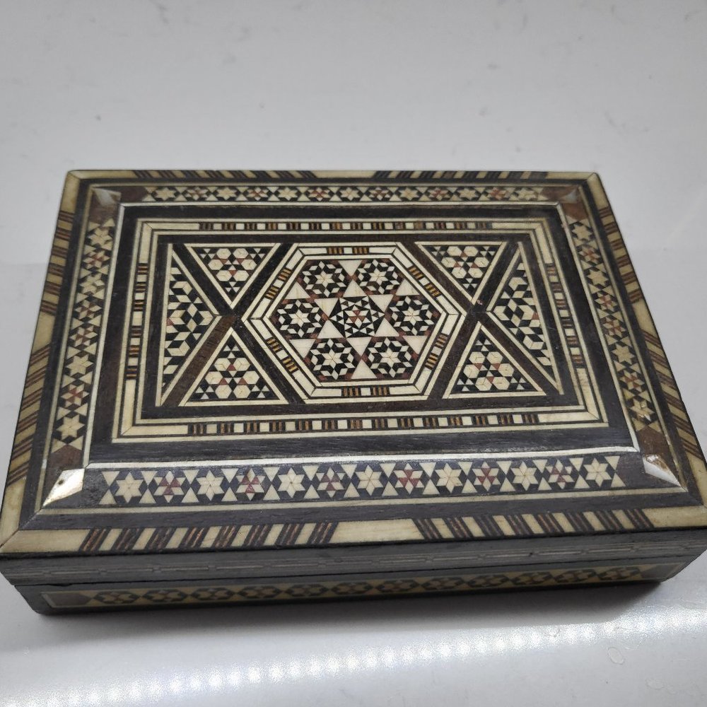 Jewelry box